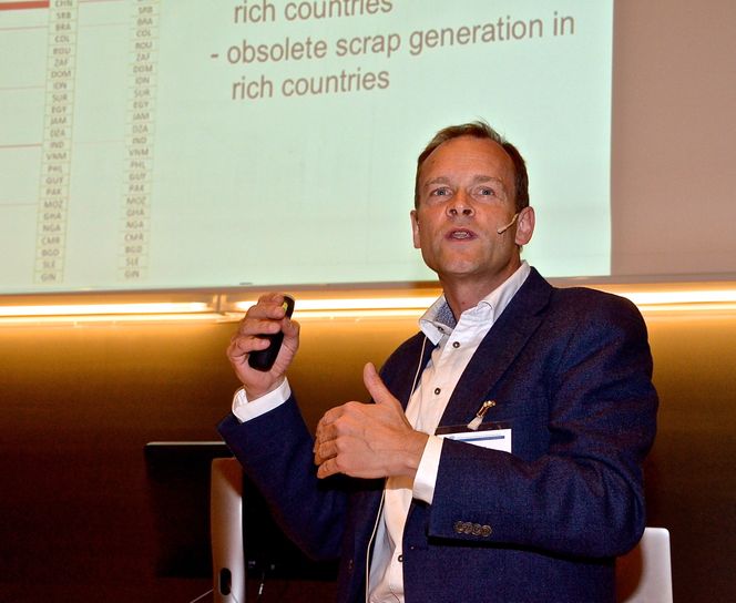 For mye: Om kanskje bare ti år kan det være for mye skrap, fordi produksjonen går mer i retning av elektriske biler og også mindre biler, sier professor ved NTNU, Daniel Müller.