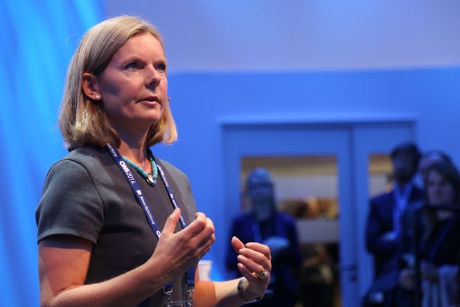 Produksjonsdirektør Nina Koch i Statoil sier selskapet snur alle steiner for å spare kostnader. Overtid er en av tingene selskapet vil ha mindre av. Foto: Peder Qvale
