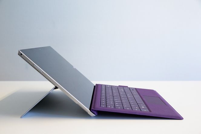 PC, nettbrett og notatblokk i ettMicrosoft Surface Pro 3. Foto: Eirik Helland Urke