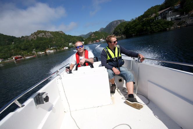 Thomas Netland (t.v.) og Thommy Tesdal håper en god forskningsrapport fra Sintef skal gi deres nyoppstartede selskap muligheten til å utvide og skape ny industri i hjembyen Flekkefjord.