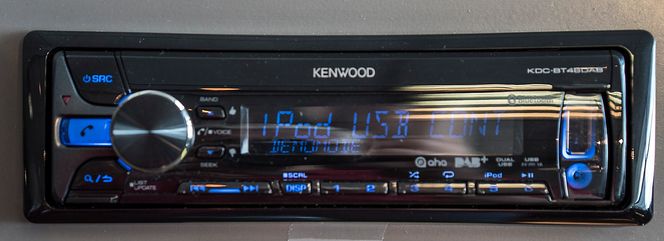 Enkelt: De som har en gammel bil med 1 DIN bilstereo kan svært enkelt bytte den ut med et nytt anlegg med DAB+ og håndfri telefon.