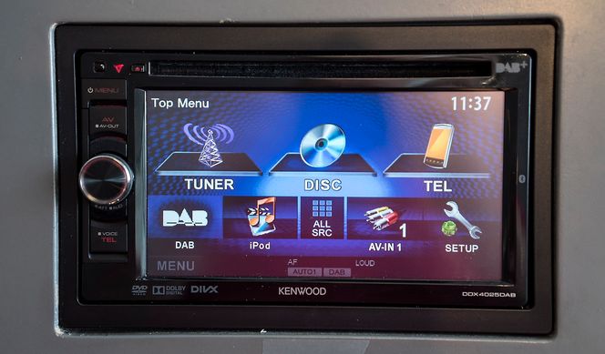 Ikke dyrt: Et 2 DIN-bilstereoanlegg med DAB+ koster fra under 4000 kroner pluss montering. Vil man ha navigasjon koster det et par tusenlapper til. Montering kommer i tillegg.