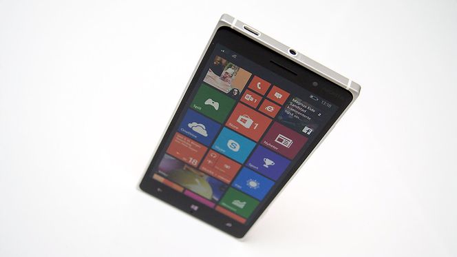 Lumia 830 gir deg et svært godt kamera og ramme i metall til en hyggelig pris. Spesifikasjonene er for øvrig midt på treet.