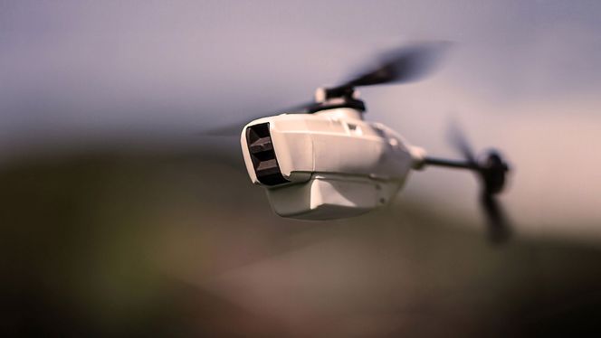 Hver UAV veier kun 17,5 gram med et skrog som er 120 millimeter langt. Den kan være i lufta på under to minutter og kan operere i minst 25 minutter inntil 1500 meter unna i fri sikt og i inntil 20 knops vind.