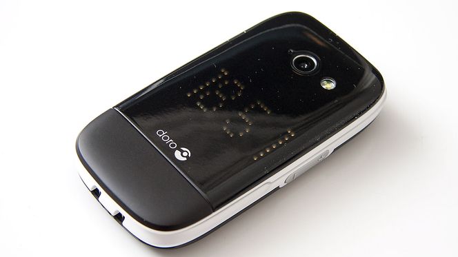 Doro Phoneeasy 632 har klokke på utsiden.