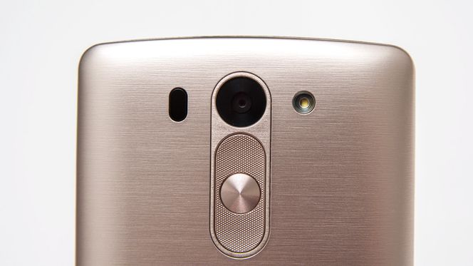 Kameraet har arvet noen av de mest interessante teknologiene fra storebroren, som laserfokus. Men bildekvaliteten er ikke sammenlignbar.