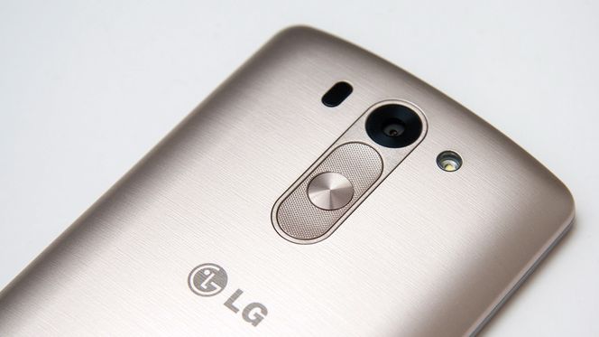 Alle taster sitter på baksiden.