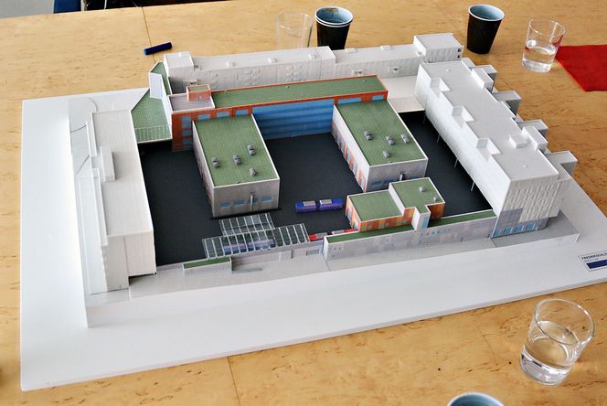 Modell: Bussdepotet i Stockholm bygges delvis under bakken, med kontor og boliger på bakkeplan.