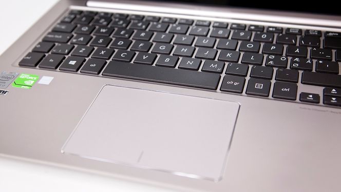 Både tastaturet og pekeplata står til vel over godkjent.