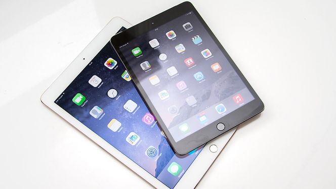 Apple iPad Mini 3 har 7,9 tommers skjerm. Storebror iPad Air 2 har 9,7 tommers skjerm.
