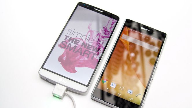 Selv om skjermen er 5,5 tommer, er ikke telefonen spesielt stor sammenlignet med Sony Xperia Z2.