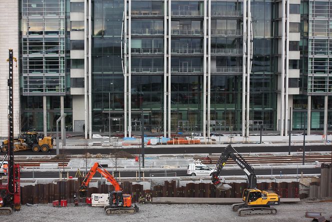 Utbyggerne langs Dronning Eufemias gate advares mot å skade pælene som gaten hviler på. Foto: Per-Ivar Nikolaisen