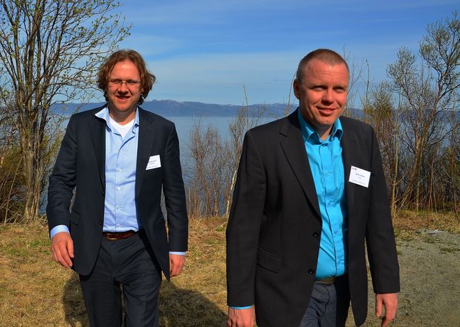 Wiebe Boomsma (t.v.), IHC Mining og Steinar Løve Ellefmo, NTNU jobber begge for at det skal bli mulig å utvinne mineralforekomstene på havbunnen. NTNU-forskeren har estimert forekomstene, mens Boomsma jobber med teknologien for offshore gruvesystem. Foto: Ingvil Snøfugl