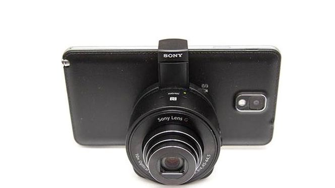 QX10 er et digitalkamera fra Sony som kan festes til telefonen din.