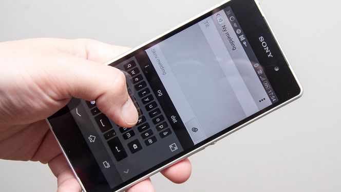 Du kan flytte tastene på tastaturet til siden av skjermen for å gjøre det enklere å bruke mobilen med én hånd.
