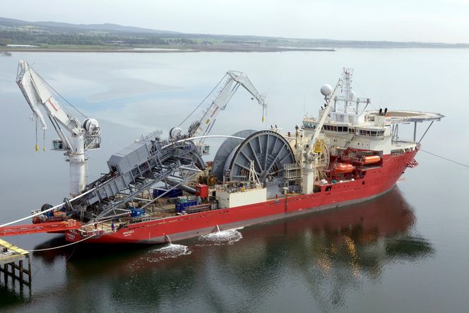 Komplett: Technip med spolebase i Orkanger har lang erfaring med å ta Epic-kontrakter. Her laster rørleggingsfartøyet Apache II ved spolebasen i Orkanger.