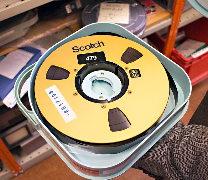 To tommer: Det originale analoge videoformatet fra 60-tallet var to tommer brede bånd.