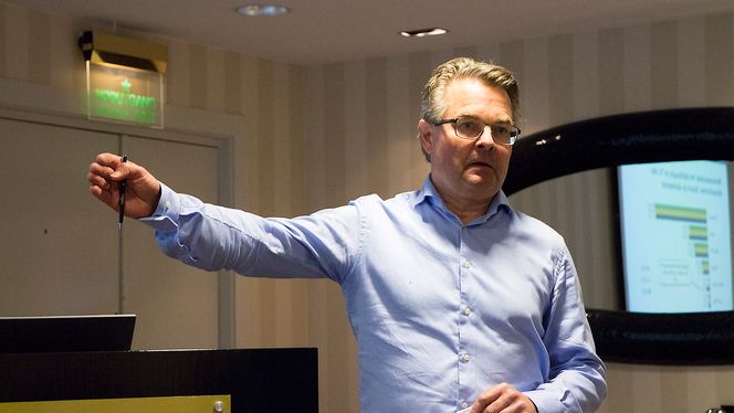 Tallknuser: Seniorrådgiver i Post- og teletilsynet Sigmund Log har arbeidet med rapporten om teleomsetningen i fjor.