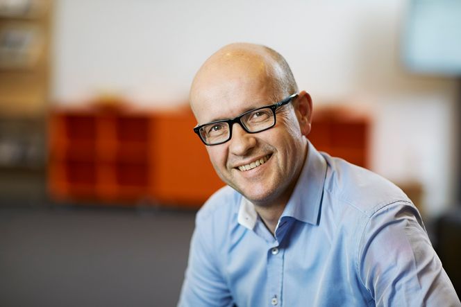 Seksjonssjef Olav Lysne ved Simula står i spissen for forskningen, som blant annet skal finne ut hvordan hemmelig informasjon hos nødetatene kan transporteres trygt over sivilt mobilt bredbånd.