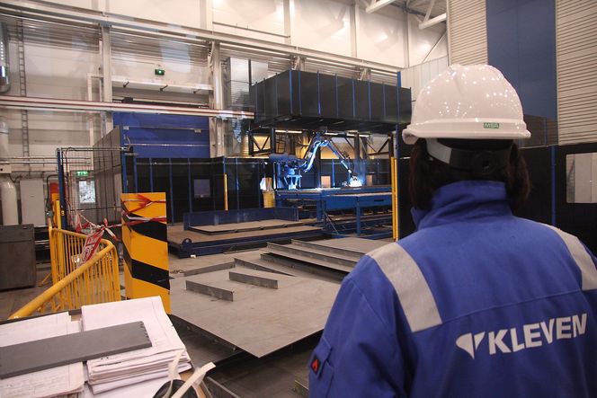 Tynt: Rundt 90 prosent av de prefabrikkerte platene til overbygget på MT 5006 ESV er sveiset med roboter.