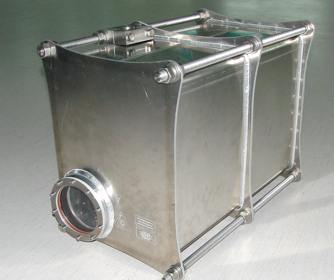 Laseren utvendig, med