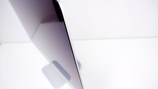 Fra fronten ser iMac fortsatt nærmest urealistisk tynn ut.