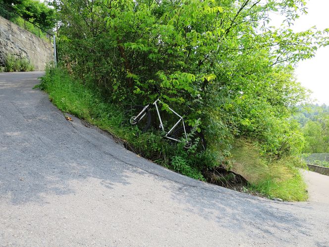 Denne svingen i Bjerringbakken har en stigningsprosent på godt over 20 %. Oslos bratteste veistubb er registrert med en stigningsprosent på 24,6 %.