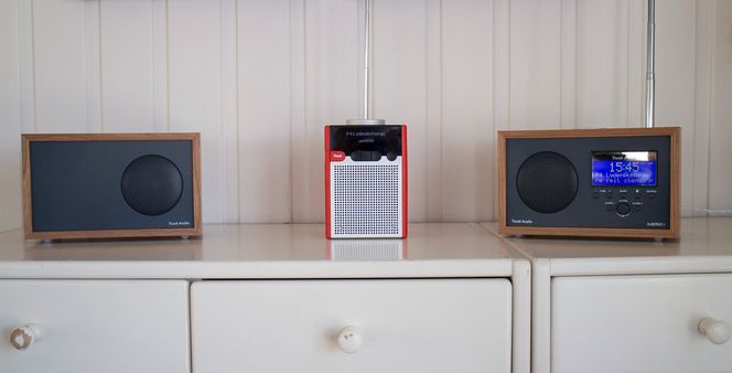 Dyrt og billig: Både Tivoli Albergo+ og Pinell Go kan by på god lyd. Pinellen er med opptil 40 timer batterilevetid en ypperlig radio for de som flytter på seg. Albergoen har til gjengjeld Bluetooth og gjør tjeneste som strømmeradio. Med en ekstra stereoslave blir lydopplevelsen mye bedre.