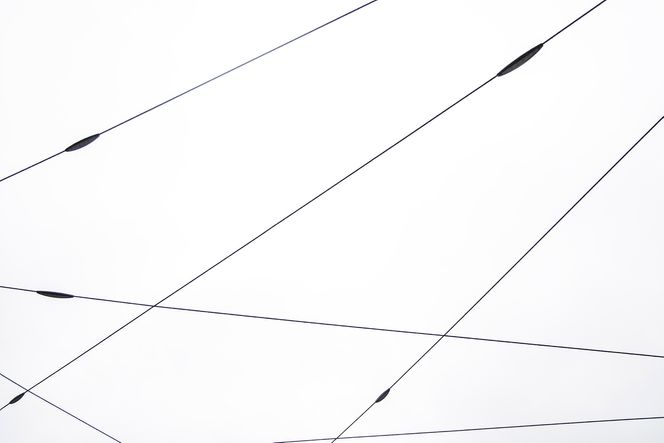 Små armaturer gjør systemet lite synlig i dagslys.