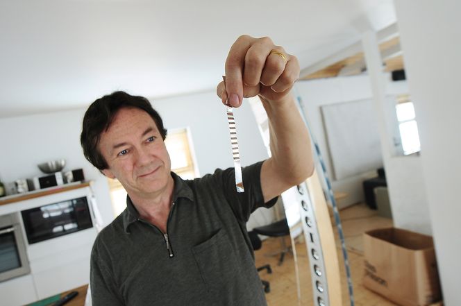 Lett materiale gir fet lyd: Denne tynne aluminiumsfolien utgjør båndmembranen i diskantelementet. Minimalt med energi er nødvendig for å bevege den.