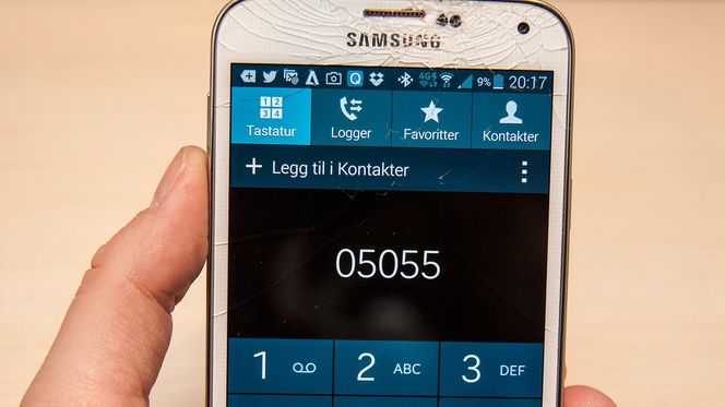 I dette tilfellet burde pengene heller gå til å spare til reparasjon av skjermglasset enn til å ringe for 2,50 kroner i minuttet.