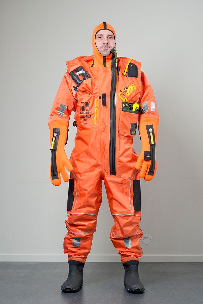 Arktis: Drakten er utviklet  for å holde liv i folk så lenge som mulig også  i kalde farvann som i Barentshavet. Enis utbygging av Goliat er medvirkende årsak til utviklingen av drakten.