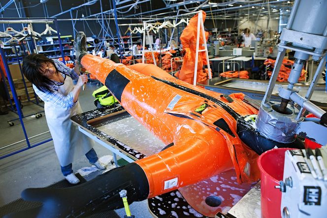 Norsk fabrikk: Hansen Protection produserer redningsdraktene i Moss.