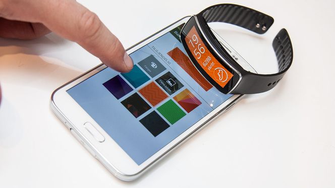 Gear Manager-appen på mobilen kan brukes til å endre innstilliner på Gear Fit. Her kan du for eksempel skifte bakgrunnsbilde.