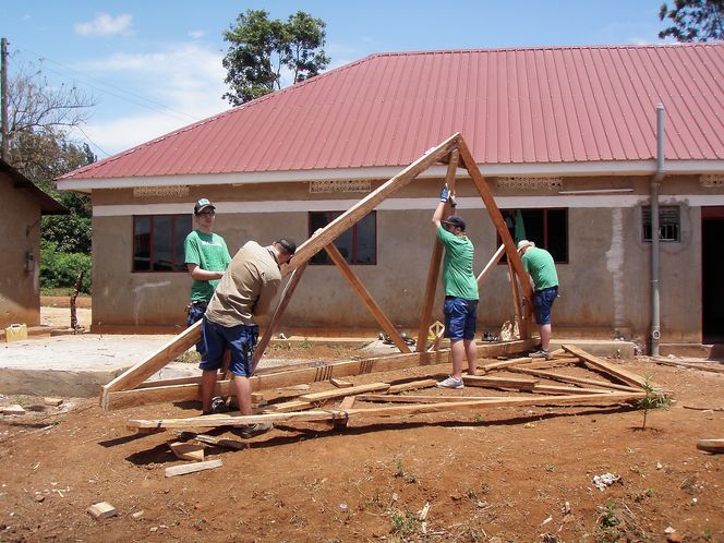 Hovedbygg og toalett skal være ferdigbygget i løpet av sommeren.