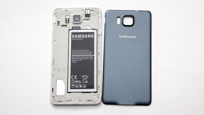 Bakdekselet kan fjernes.