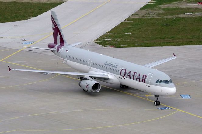 A320 Neo med sharklets og nye PW-motorer (øverst) sammenlignet med en Airbus A321 Ceo fra Qatar Airways.