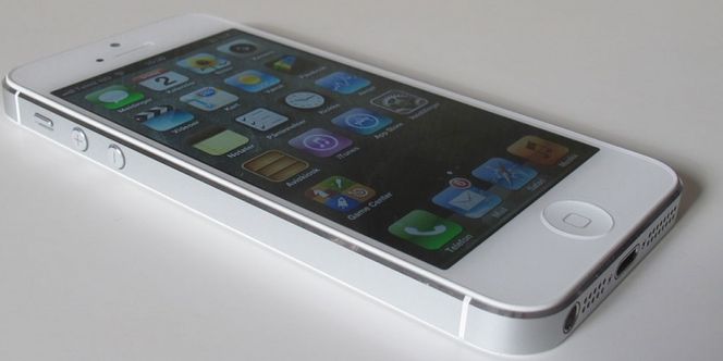Skjermen ble strukket på iPhone 5, og var for første gang større enn 3,5 tommer. Foto: Marius Sørland Eltervåg.