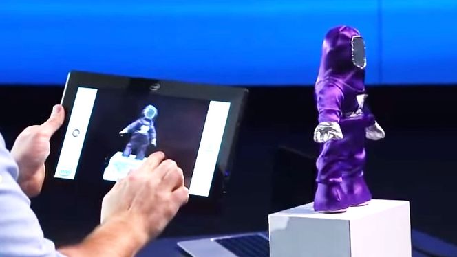 Under en demonstrasjon på CES, viste Intel fram 3D-skanning via 3D-kamera på nettbrett.