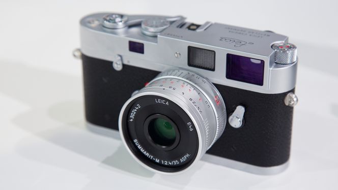 Ingen prikk: Leica har fjernet den karakteristiske røde prikken for å understreke det diskrete uttrykket. Foto: Eirik Helland Urke