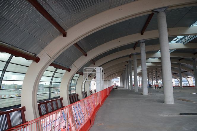 INNI PIR NORD: Gulvet i Pir Nord skal bli omtrent det samme som i terminalbygget, det vil si både tre og stein.