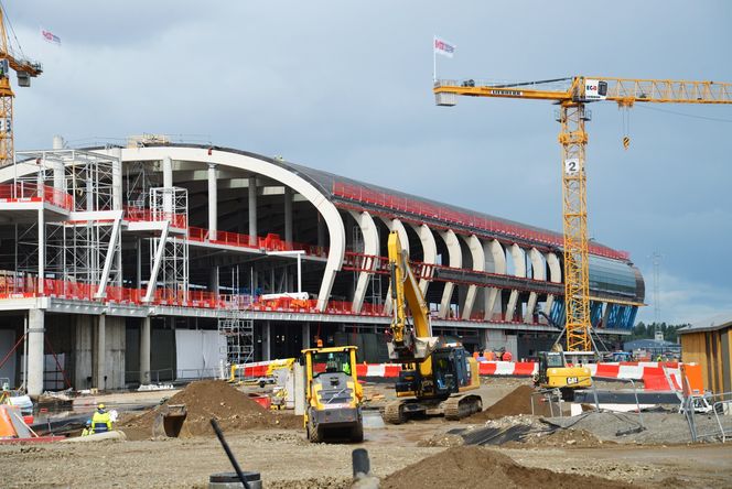 Pir Nord vokser: Piren bygges fra nord mot sør, i retning terminalbygget, og skal stå ferdig i 2017.