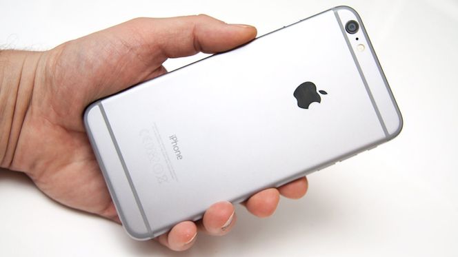 Bakdekselet er i aluminium.