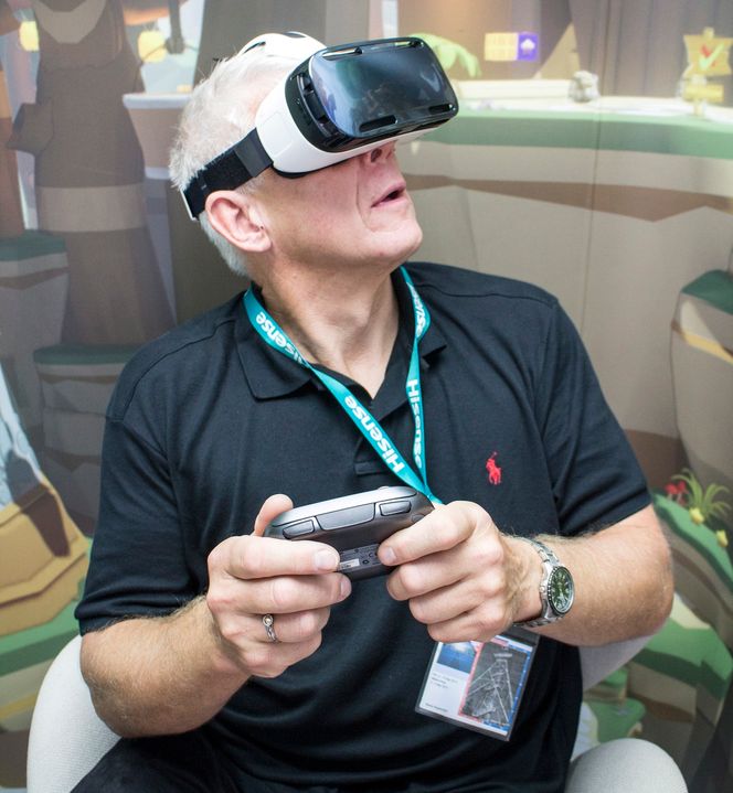 Heisann: Uansett hvor vi vred hodet skjedde det noe inne i Galaxy Gear VR-brillene.