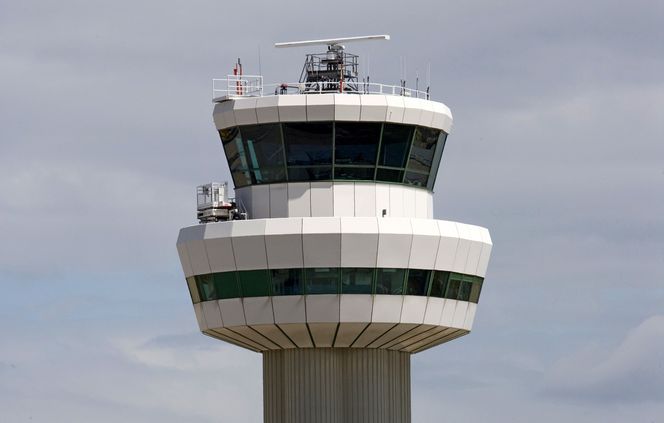 Tårnet på Gatwick lufthavn sør for London.