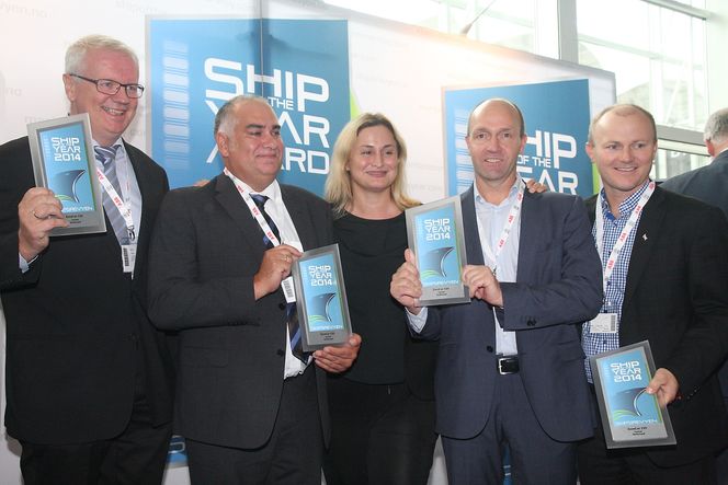 Stolte: Statssekretær Dilek Ayhan delte ut Ship of the Year-prisen under verdens største skipsfartsmesse, SMM, i Hamburg i forrige uke. Batterifergen ZeroCat er designet av Fjellstrand og utviklet i samarbeid med rederiet Norled. Fra venstre: Produktutviklingsdirektør Edmund Tolo, adm. dir. Ivar Gaute Kolltveit (begge Fjellstrand), Diley Ayhan, teknisk direktør Sigvald Brieivk og adm. dir. Ivan Fossan i Norled.