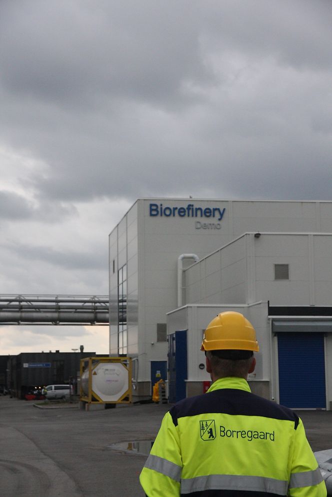 Industri 4.0Framtid: Borregaards bioraffinerianlegg der BALI-teknologien blir testet ut i praksis. Demoanlegget er et viktig skritt på vei fra laboratorium til kommersiell virksomhet. BALI er innvilget patent i Europa på teknologien som konverterer trevirke til sukker som kan brukes til framstilling av 2. generasjons biodrivstoff eller biokjemikalier, samt spesialprodukter fra lignin.