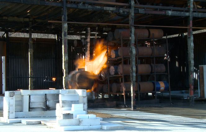 Et storskala brannforsøk av en jetbrann ble gjennomført på Tiller i Trondheim tirsdag. Det ga fra seg både mye varme og lyd.