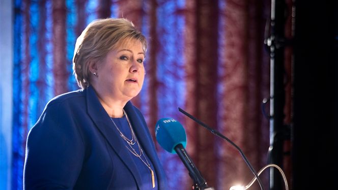 Statsminister Erna Solberg snakker om grønt skifte som nye muligheter for industrien.