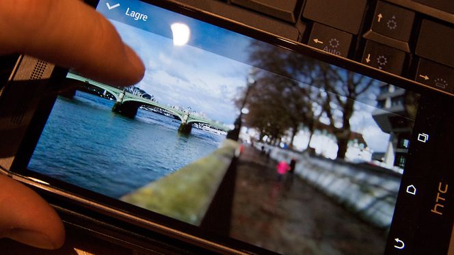 Du kan velge «fokus» etter at du har tatt bildet. I praksis legger programvaren i telefonen på filtre i ettertid. Fokus kan i realiteten ikke endres.